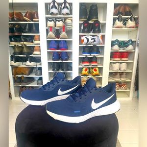 Nike React Revolution SZ 9.5